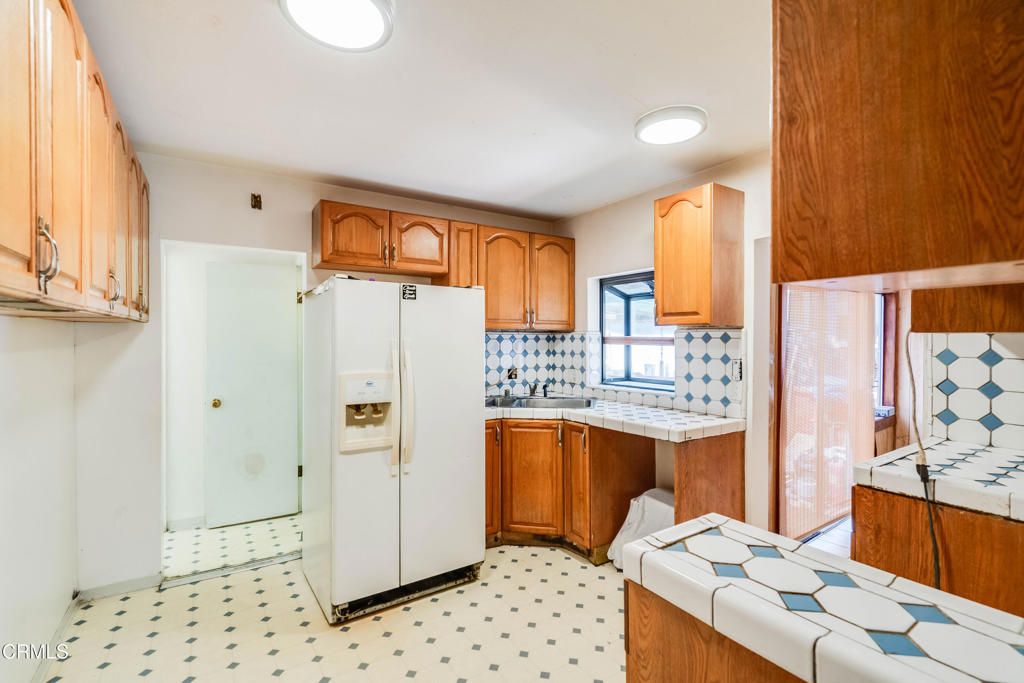 Image 7 of property listing at 4012 Clayton Avenue W, Los Angeles, CA 90027
