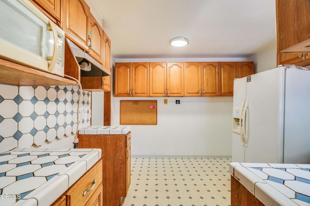 Image 9 of property listing at 4012 Clayton Avenue W, Los Angeles, CA 90027