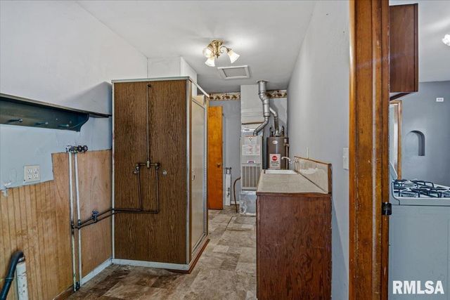 400 W Harpole Street, Williamsville, IL 62693