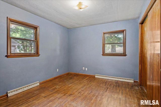 400 W Harpole Street, Williamsville, IL 62693