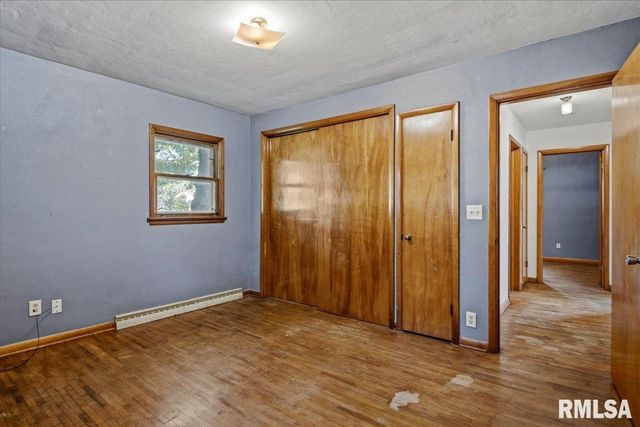 400 W Harpole Street, Williamsville, IL 62693