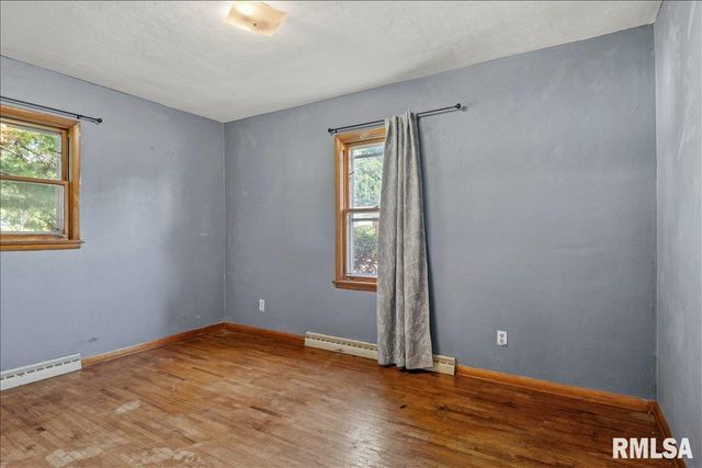 400 W Harpole Street, Williamsville, IL 62693