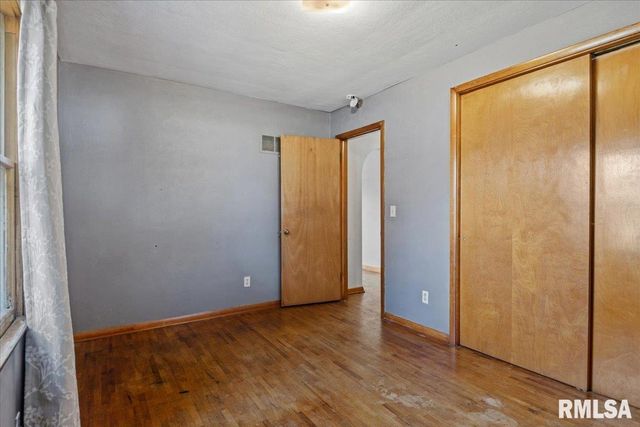 400 W Harpole Street, Williamsville, IL 62693