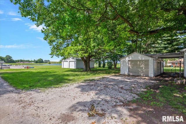 400 W Harpole Street, Williamsville, IL 62693