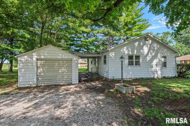 400 W Harpole Street, Williamsville, IL 62693