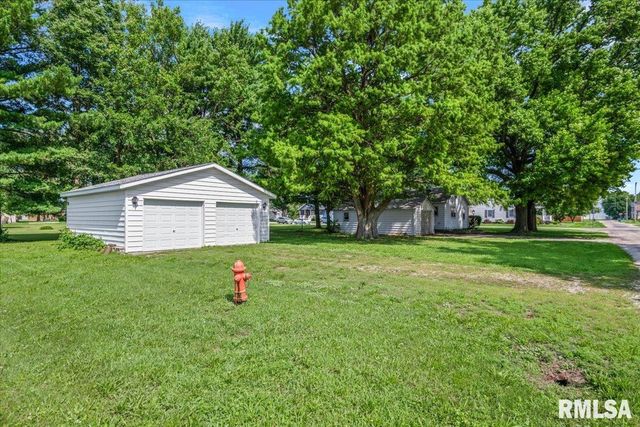 400 W Harpole Street, Williamsville, IL 62693
