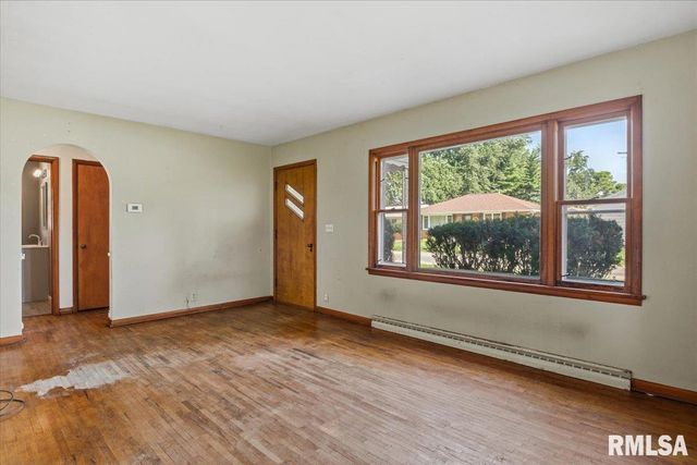 400 W Harpole Street, Williamsville, IL 62693