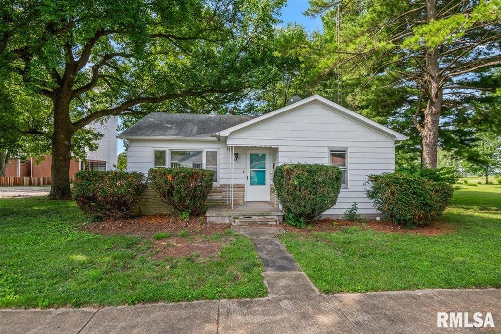 400 W Harpole Street, Williamsville, IL 62693