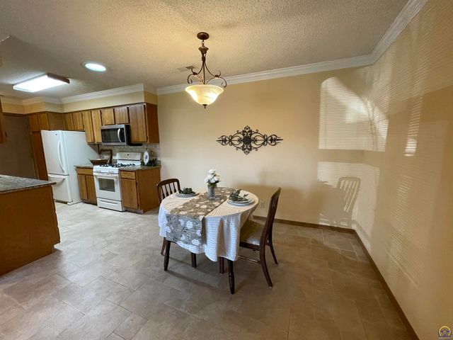 5055 W 117th ST, Carbondale, KS 66414
