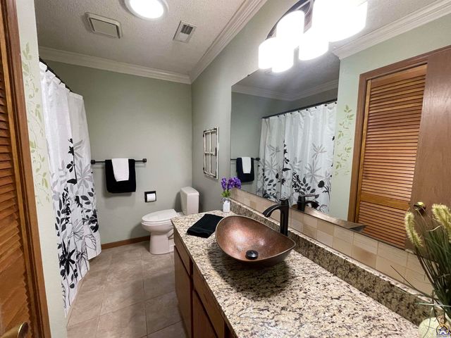 5055 W 117th ST, Carbondale, KS 66414