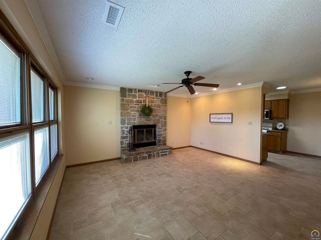 5055 W 117th ST, Carbondale, KS 66414