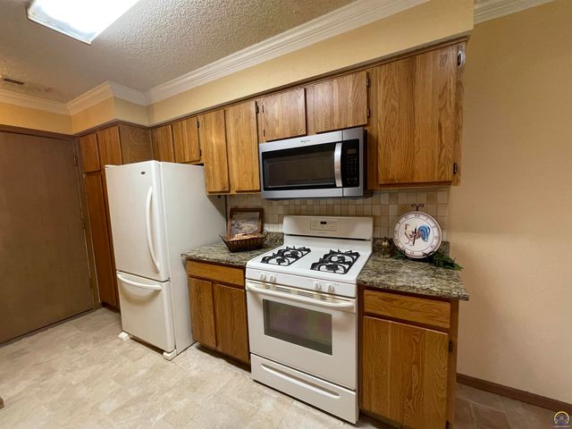 5055 W 117th ST, Carbondale, KS 66414