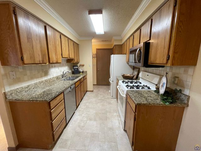 5055 W 117th ST, Carbondale, KS 66414