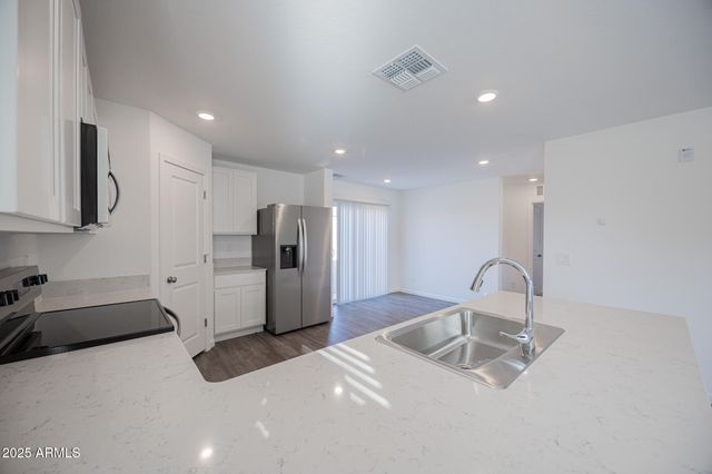 334 W PASEO CROSSING Lane, Coolidge, AZ 85128