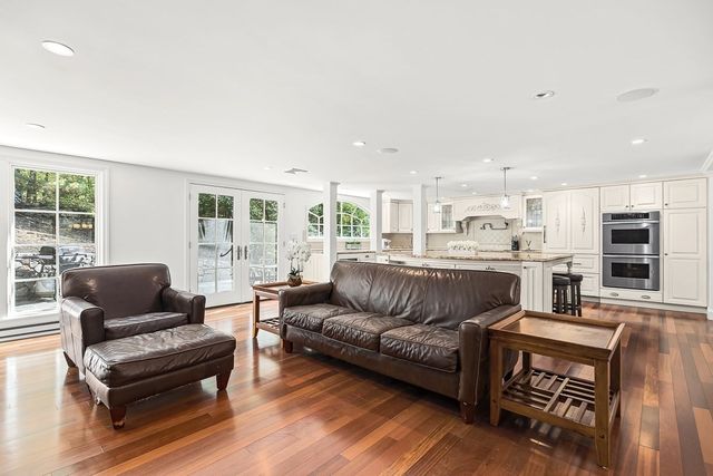 21 Amberwood Dr, Winchester, MA 01890