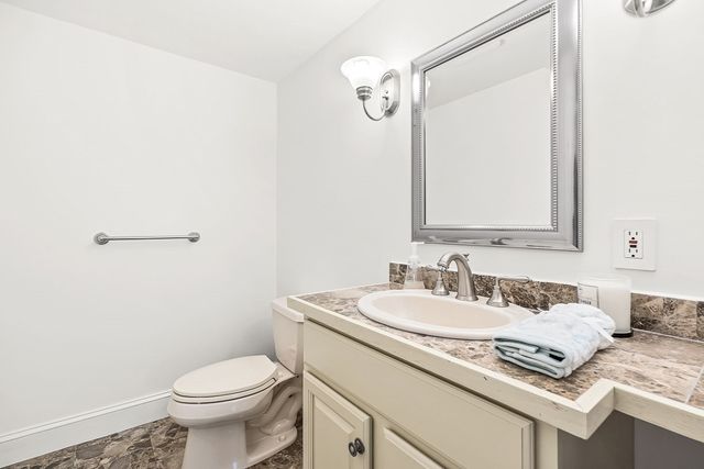 21 Amberwood Dr, Winchester, MA 01890