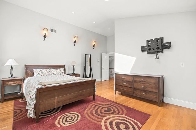 21 Amberwood Dr, Winchester, MA 01890