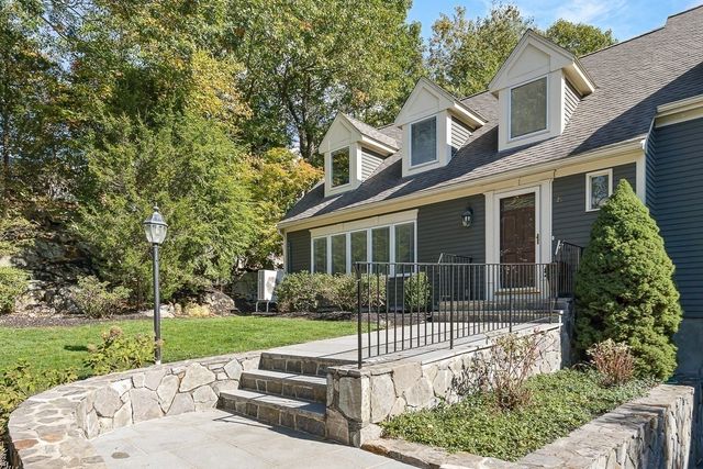 21 Amberwood Dr, Winchester, MA 01890