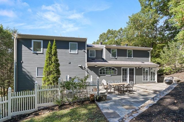21 Amberwood Dr, Winchester, MA 01890