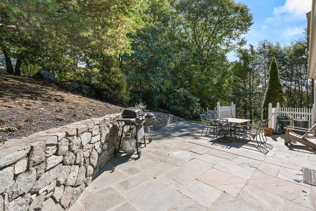 21 Amberwood Dr, Winchester, MA 01890