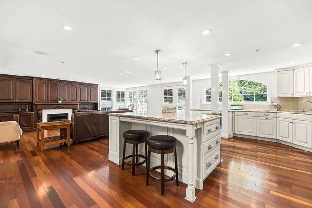 21 Amberwood Dr, Winchester, MA 01890