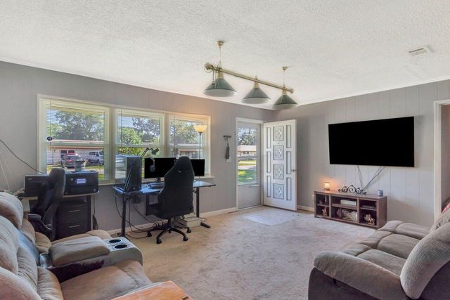 17 NW Highland Drive, Fort Walton Beach, FL 32548