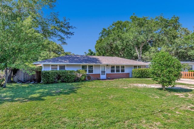 17 NW Highland Drive, Fort Walton Beach, FL 32548