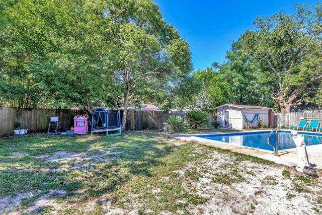 17 NW Highland Drive, Fort Walton Beach, FL 32548
