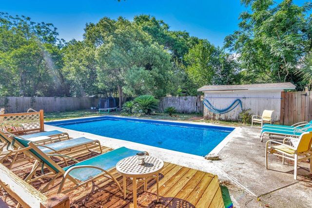 17 NW Highland Drive, Fort Walton Beach, FL 32548