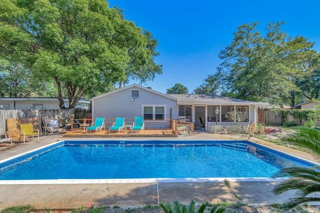 17 NW Highland Drive, Fort Walton Beach, FL 32548