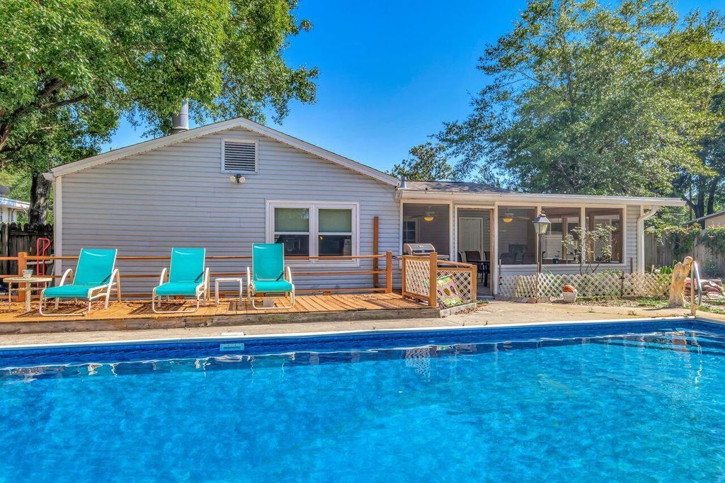 17 NW Highland Drive, Fort Walton Beach, FL 32548