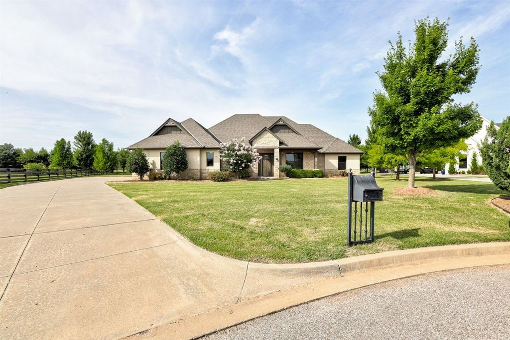 108 Red Oak Road, Goldsby, OK 73093