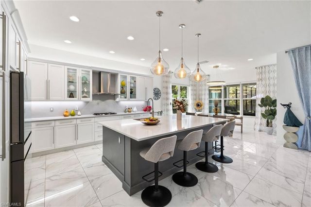 12097 Eucalyptus WAY, Naples, FL 34120