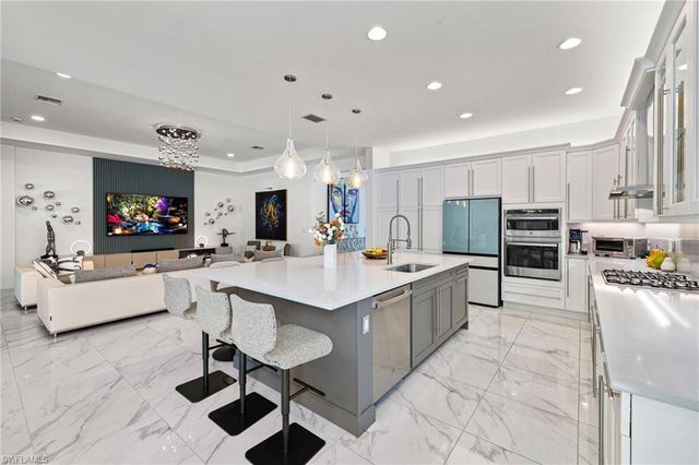 12097 Eucalyptus WAY, Naples, FL 34120