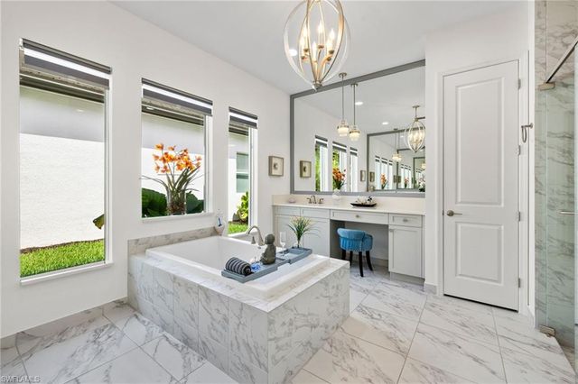 12097 Eucalyptus WAY, Naples, FL 34120