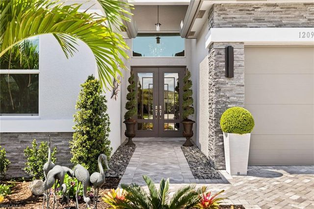 12097 Eucalyptus WAY, Naples, FL 34120