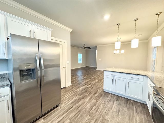 905 NE Heights Lane, Bentonville, AR 72712
