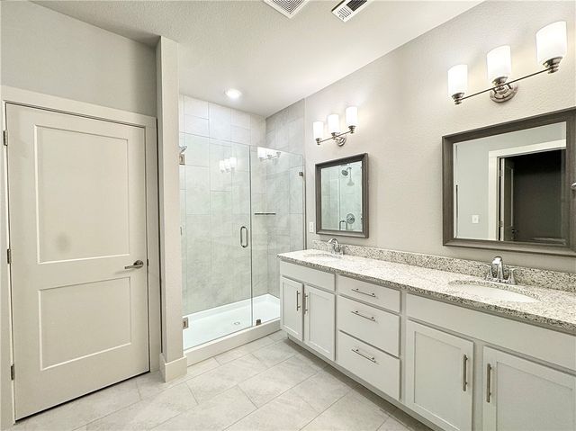 905 NE Heights Lane, Bentonville, AR 72712