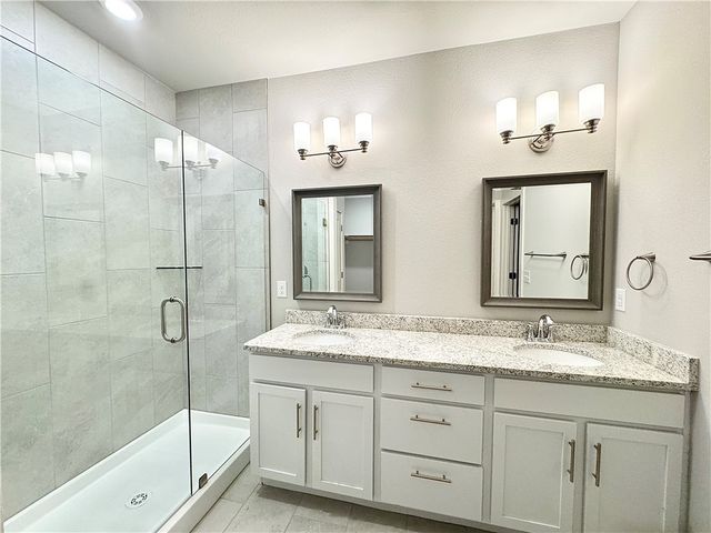 905 NE Heights Lane, Bentonville, AR 72712