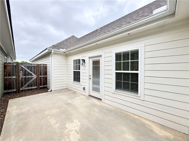 905 NE Heights Lane, Bentonville, AR 72712