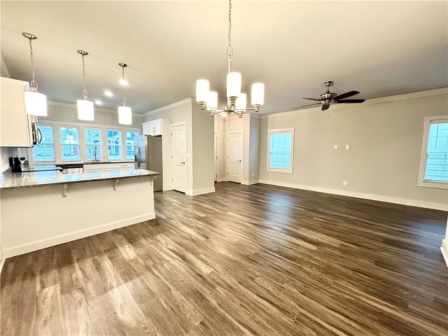 905 NE Heights Lane, Bentonville, AR 72712