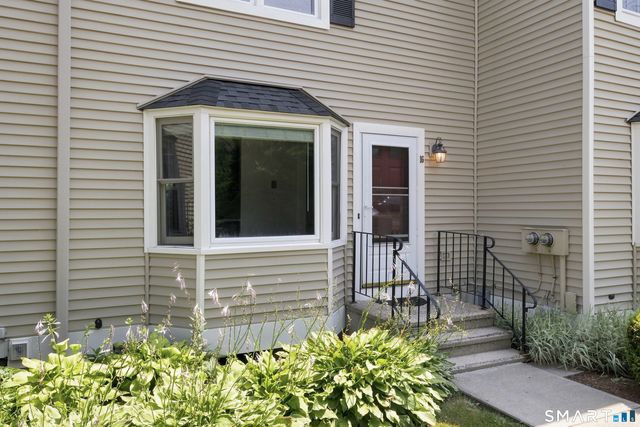 16 Braintree Court 16, Suffield, CT 06078