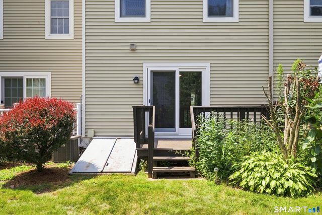 16 Braintree Court 16, Suffield, CT 06078