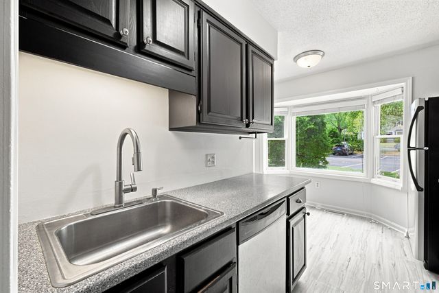 16 Braintree Court 16, Suffield, CT 06078