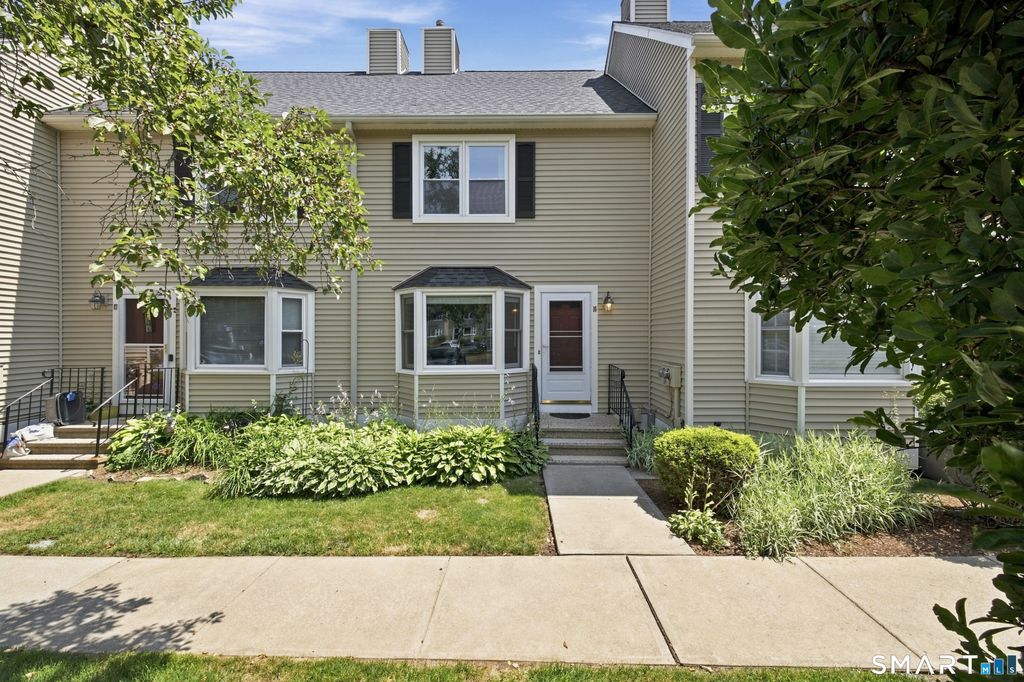 16 Braintree Court 16, Suffield, CT 06078