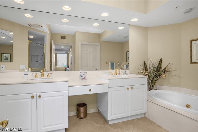 7225 Pelican Bay BLVD 204, Naples, FL 34108