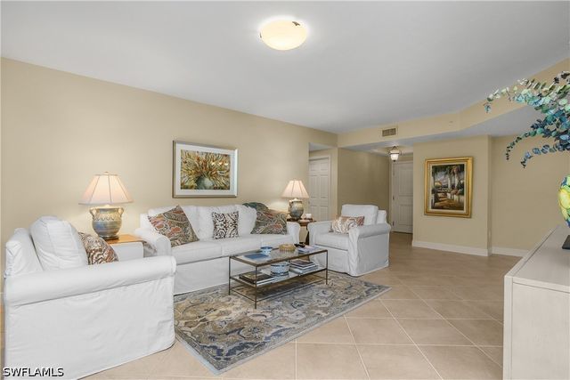 7225 Pelican Bay BLVD 204, Naples, FL 34108