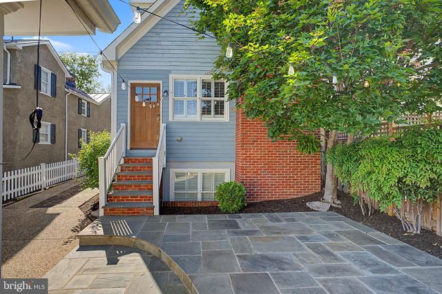 4 AYR ST SW, Leesburg, VA 20175