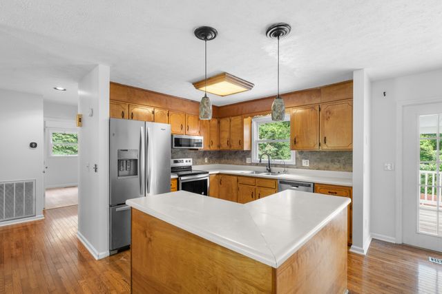 207 Robinson Dr, Dickson, TN 37055