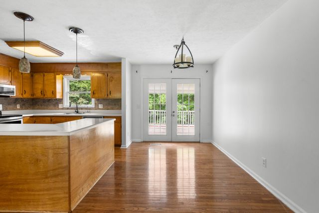 207 Robinson Dr, Dickson, TN 37055